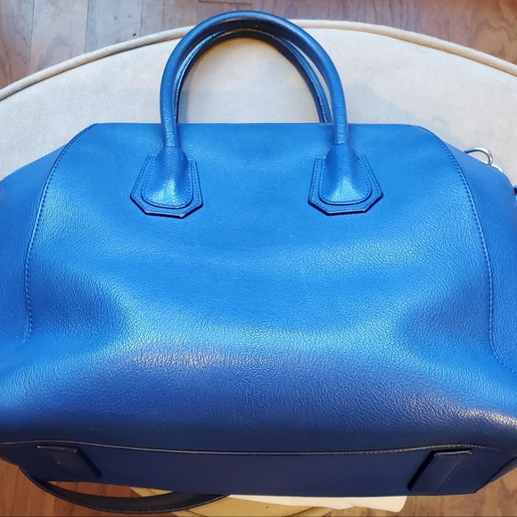 GIVENCHY Blue Antigona Bag - Picture 2 of 9